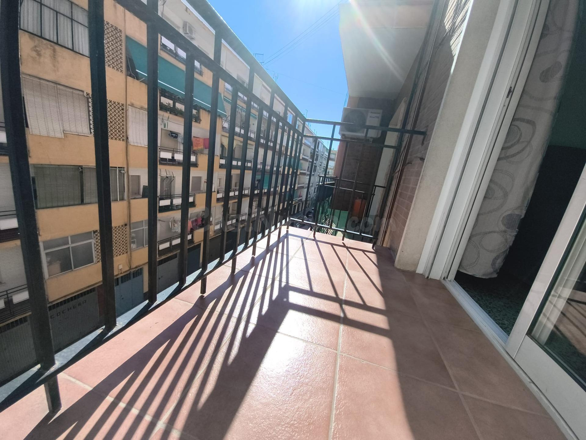 EL PISO MÁS BARATO PARA ESTUDIANTES EN PLENO BARRIO DE LA PL - foto 3