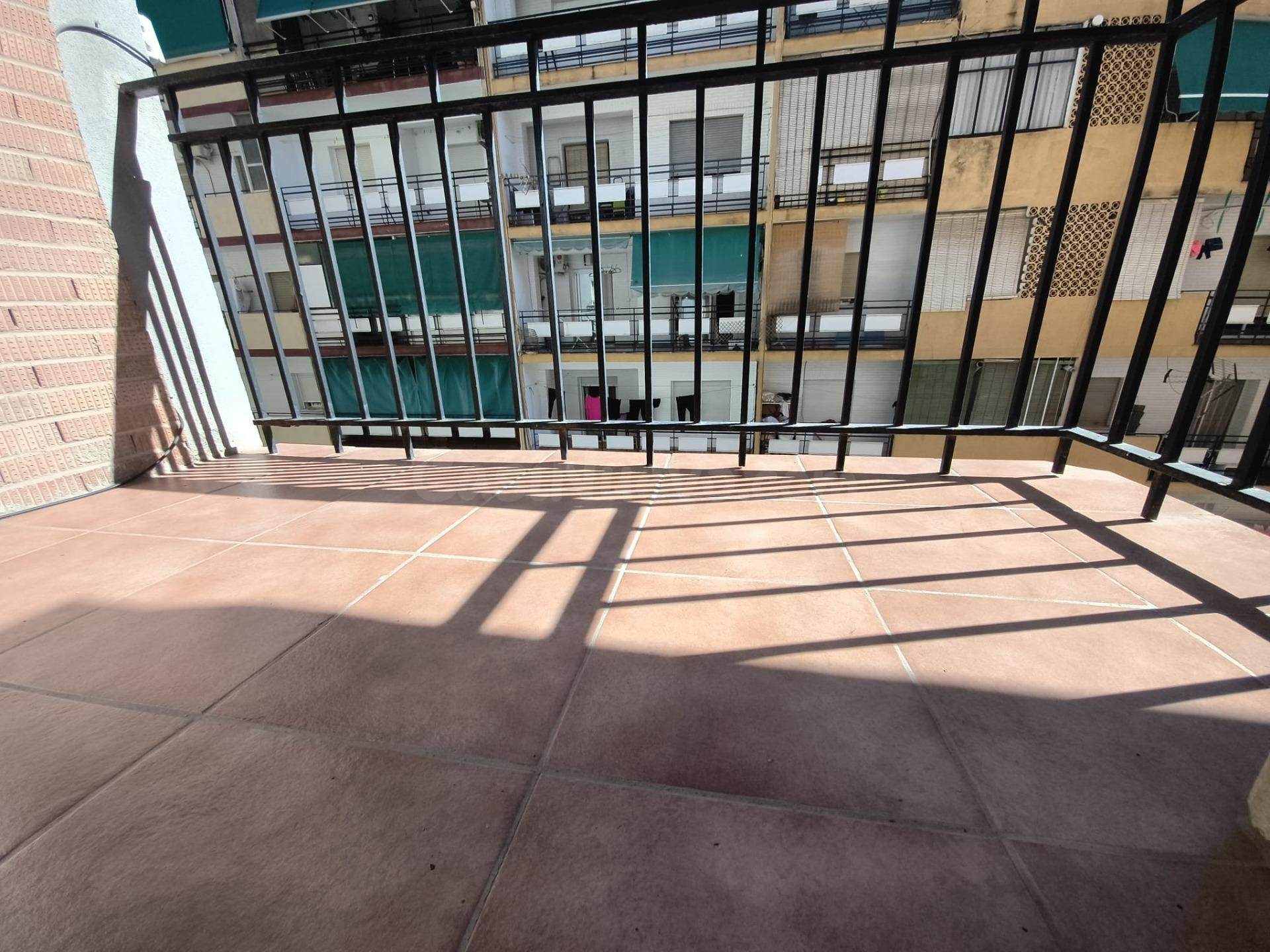 EL PISO MÁS BARATO PARA ESTUDIANTES EN PLENO BARRIO DE LA PL - foto 4