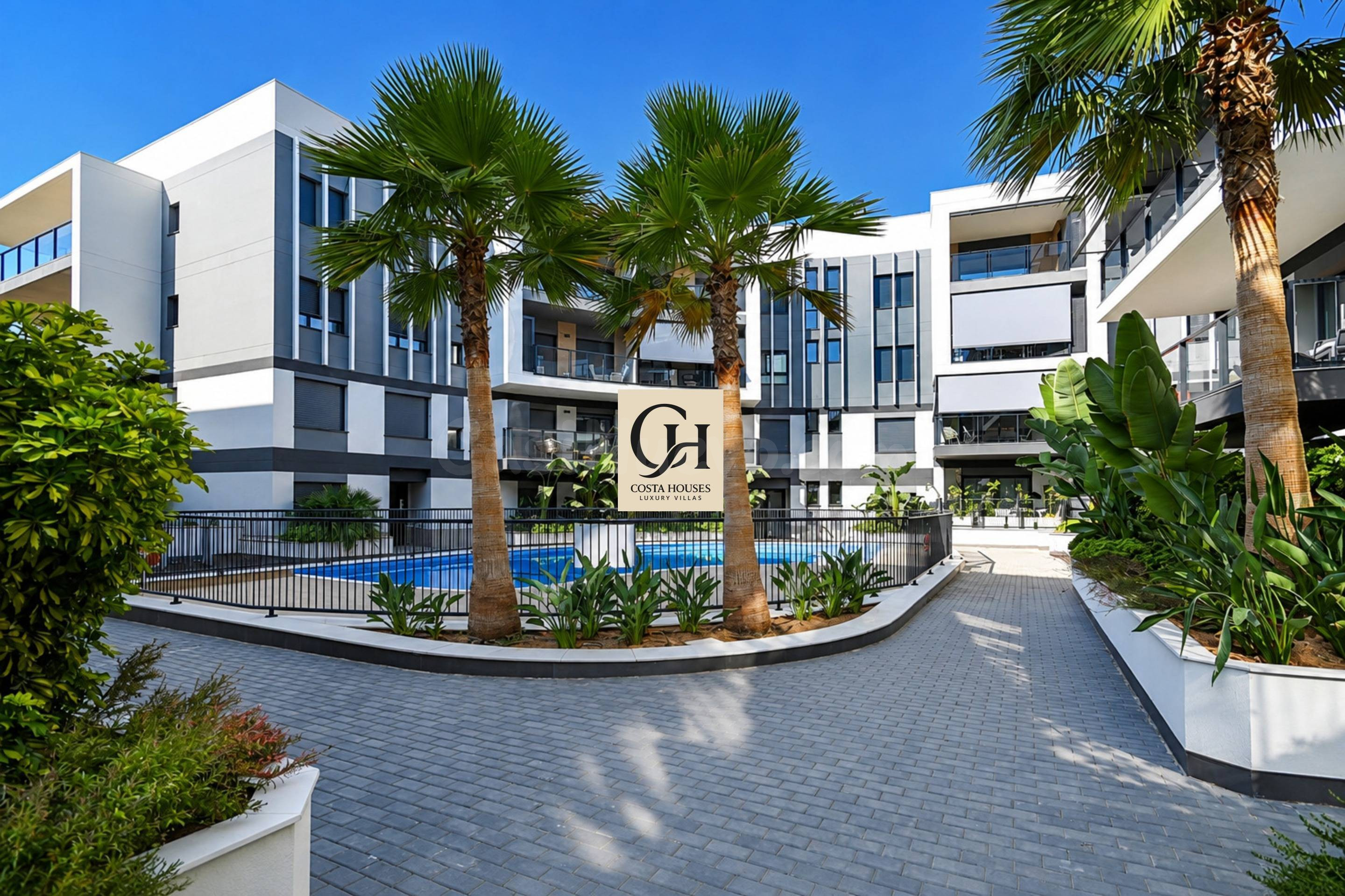 ESSENTIAL · ATICO DUPLEX CON AMPLIAS TERRAZAS Y HORIZONTE ME