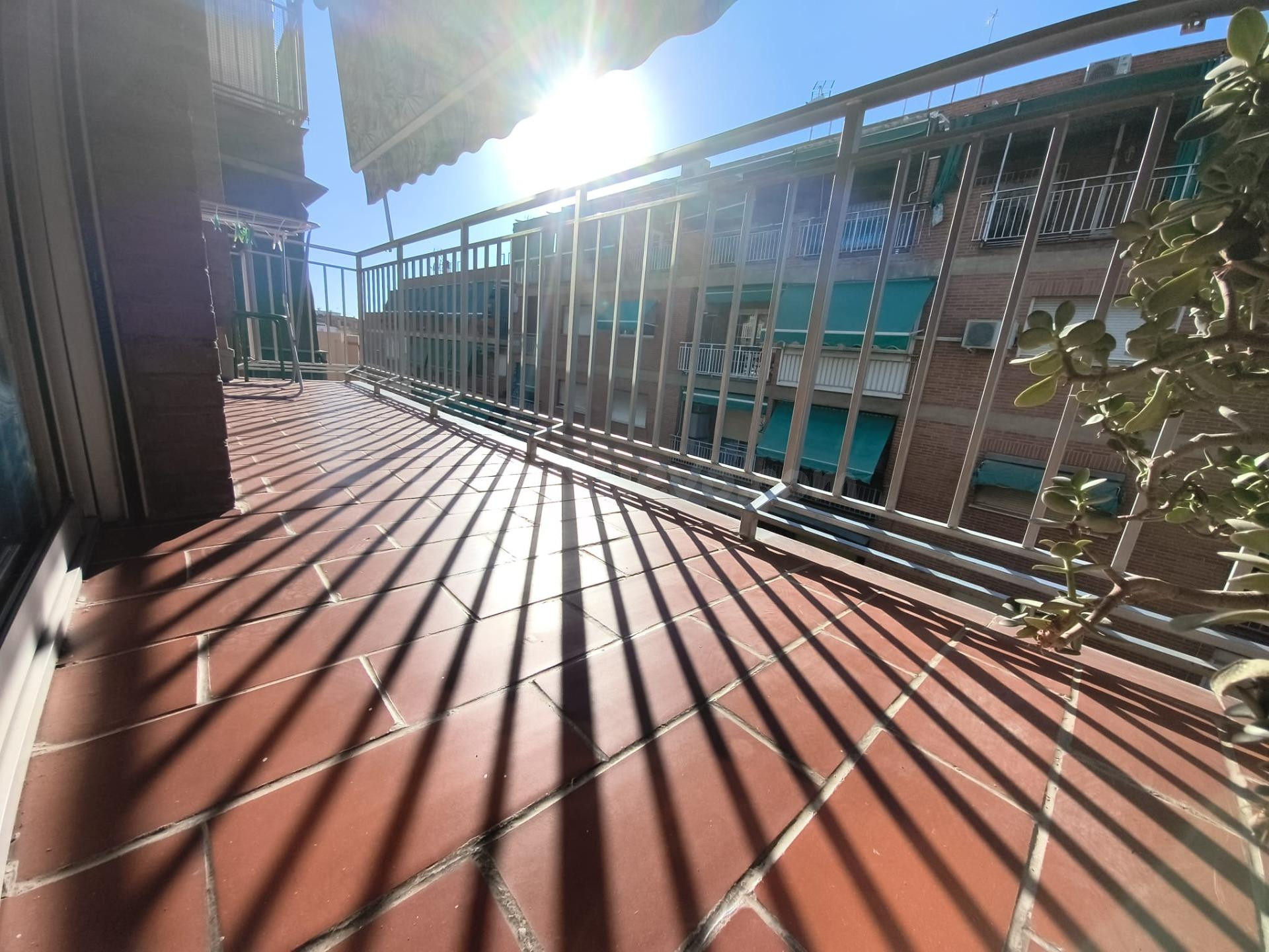 PISAZO CON CALEFACCIÓN GRATIS PARA ESTUDIENTES EN LA PLAZA D - foto 4