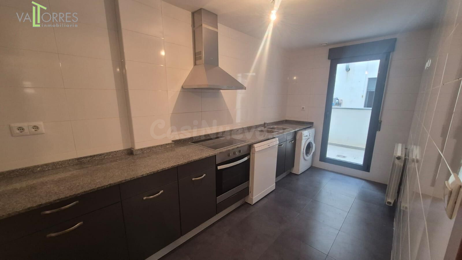 Vivienda con dos dormitorios y dos baños. En el barrio pedáneo de San Blas con plaza de garaje y trastero - foto 3