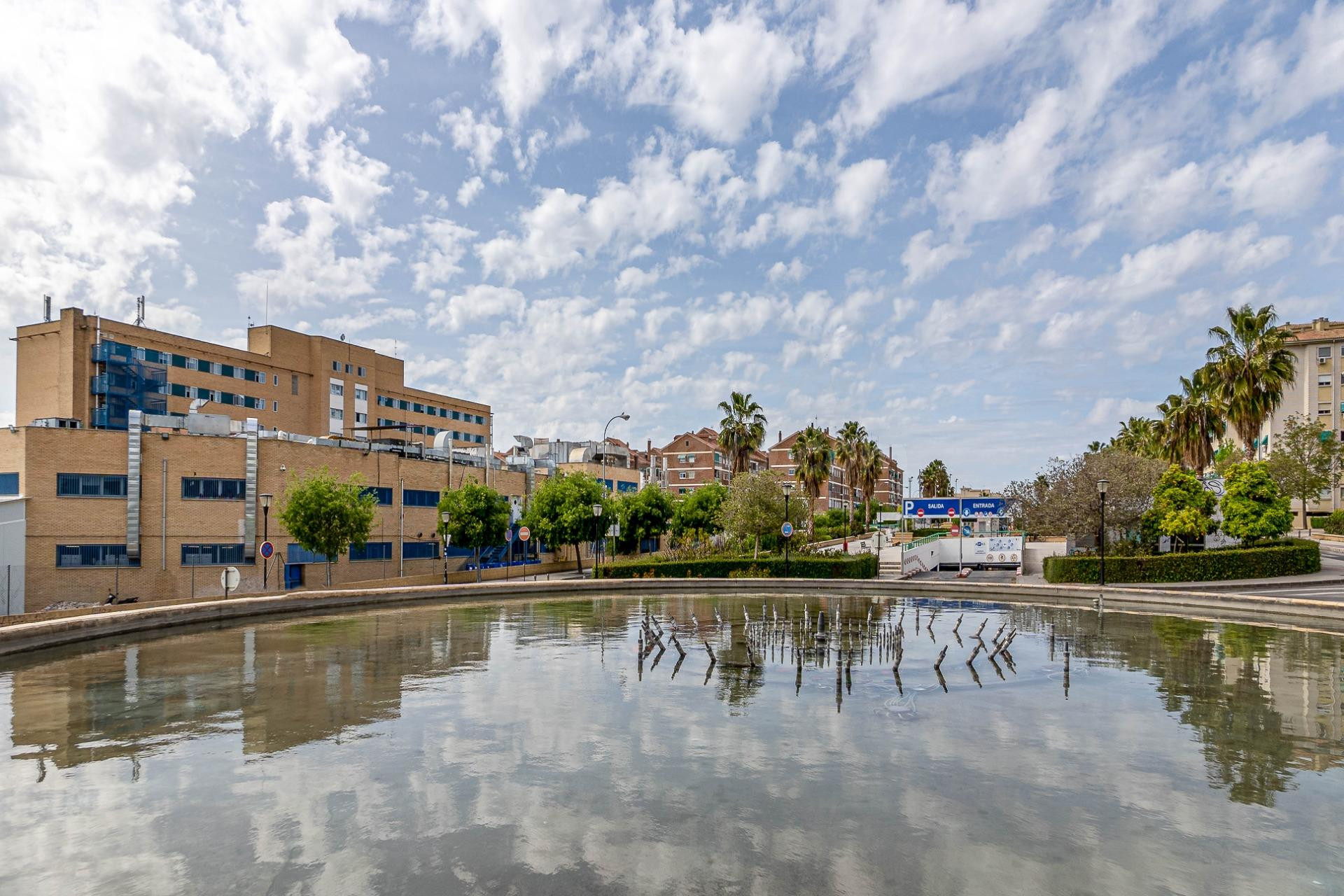 PISCINA COMUNITARIA , GARAJE INCLUIDO , SOLAMENTE PARA ESTUD - foto 4