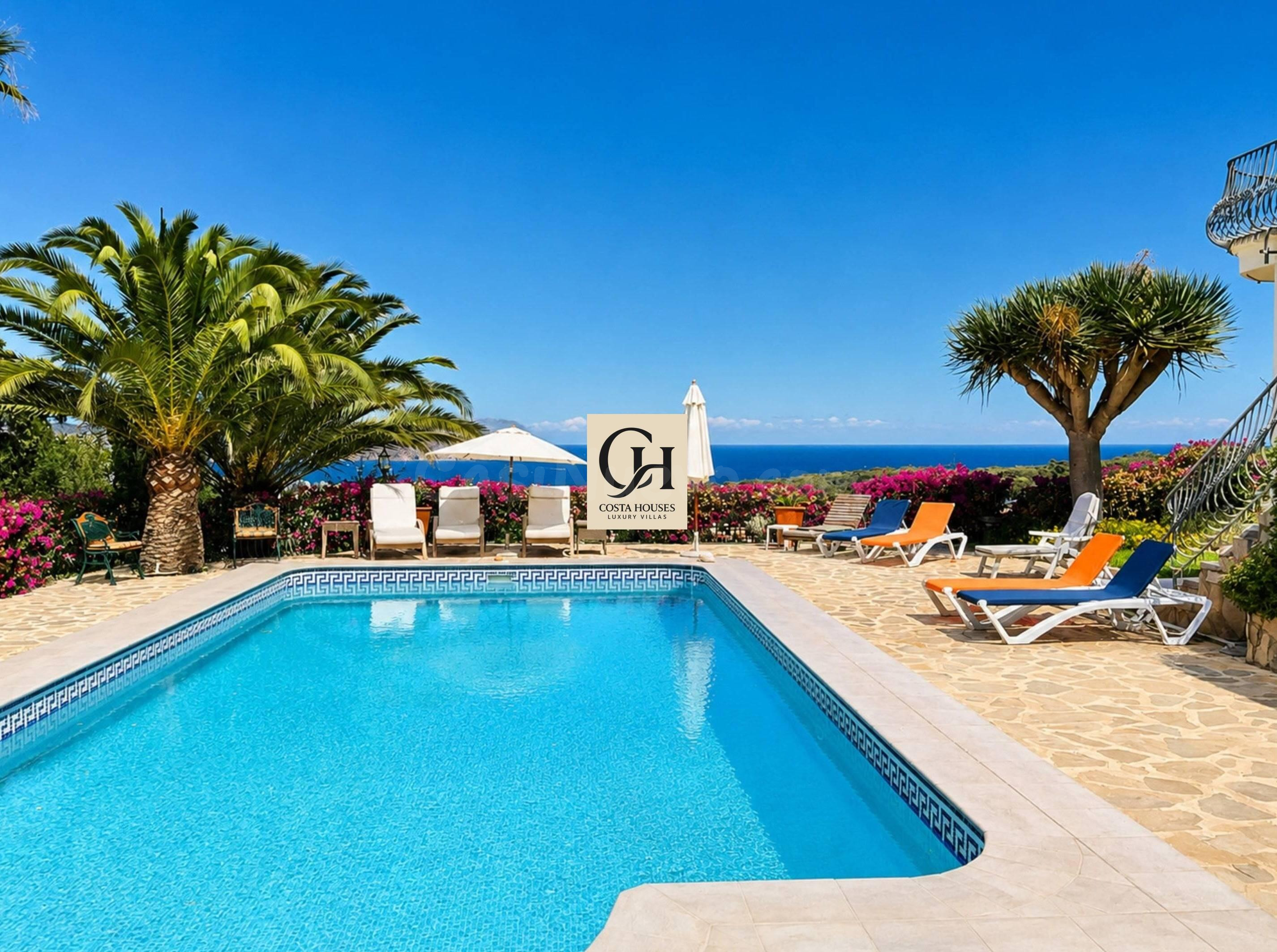 VILLA ORELIA · AMPLITUD, VISTAS AL MAR Y MONTAÑA EN JAVEA