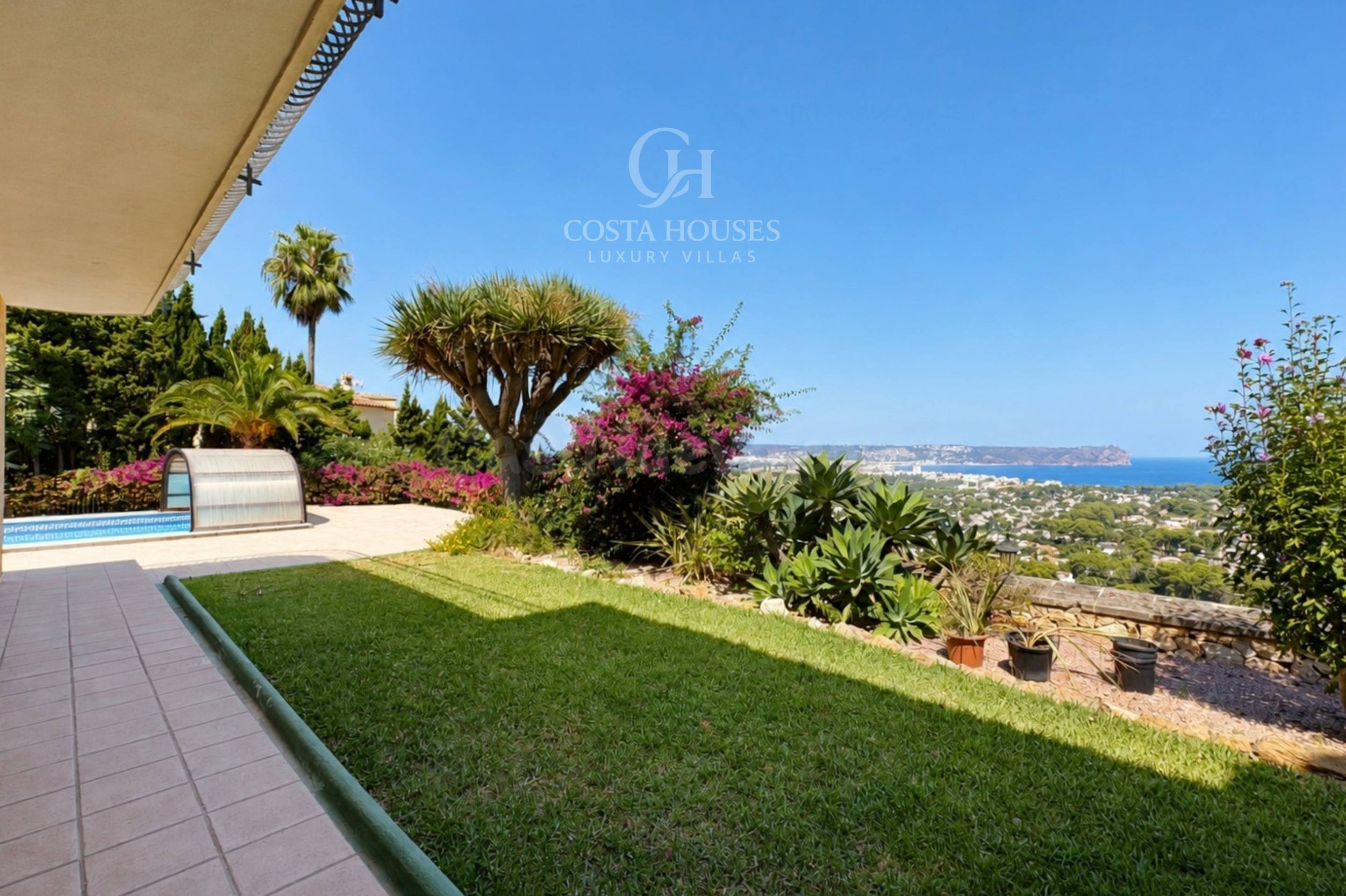 VILLA ORELIA · AMPLITUD, VISTAS AL MAR Y MONTAÑA EN JAVEA - foto 4