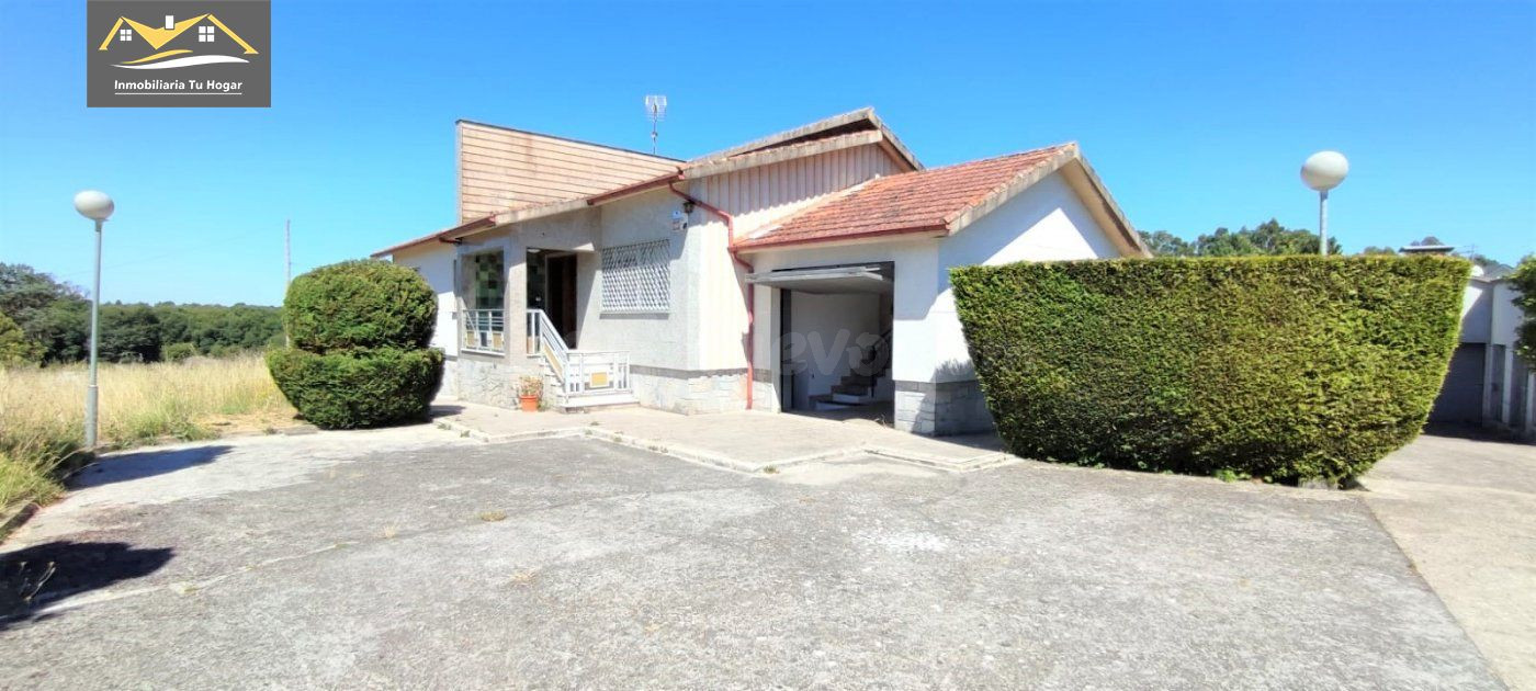 SE VENDE CASA CON PARCELA DE 3,2 HECTAREAS EN BÓVEDA (AMOEIR