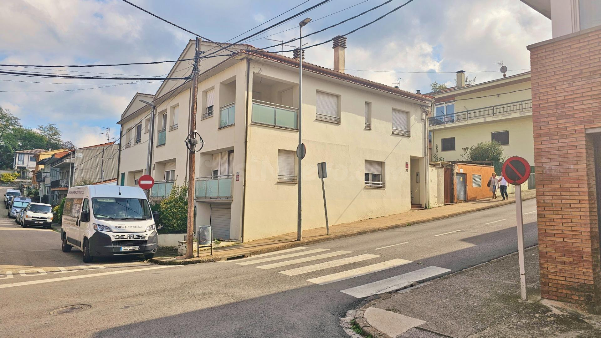 Casa en esquina en Bonavista - Olot