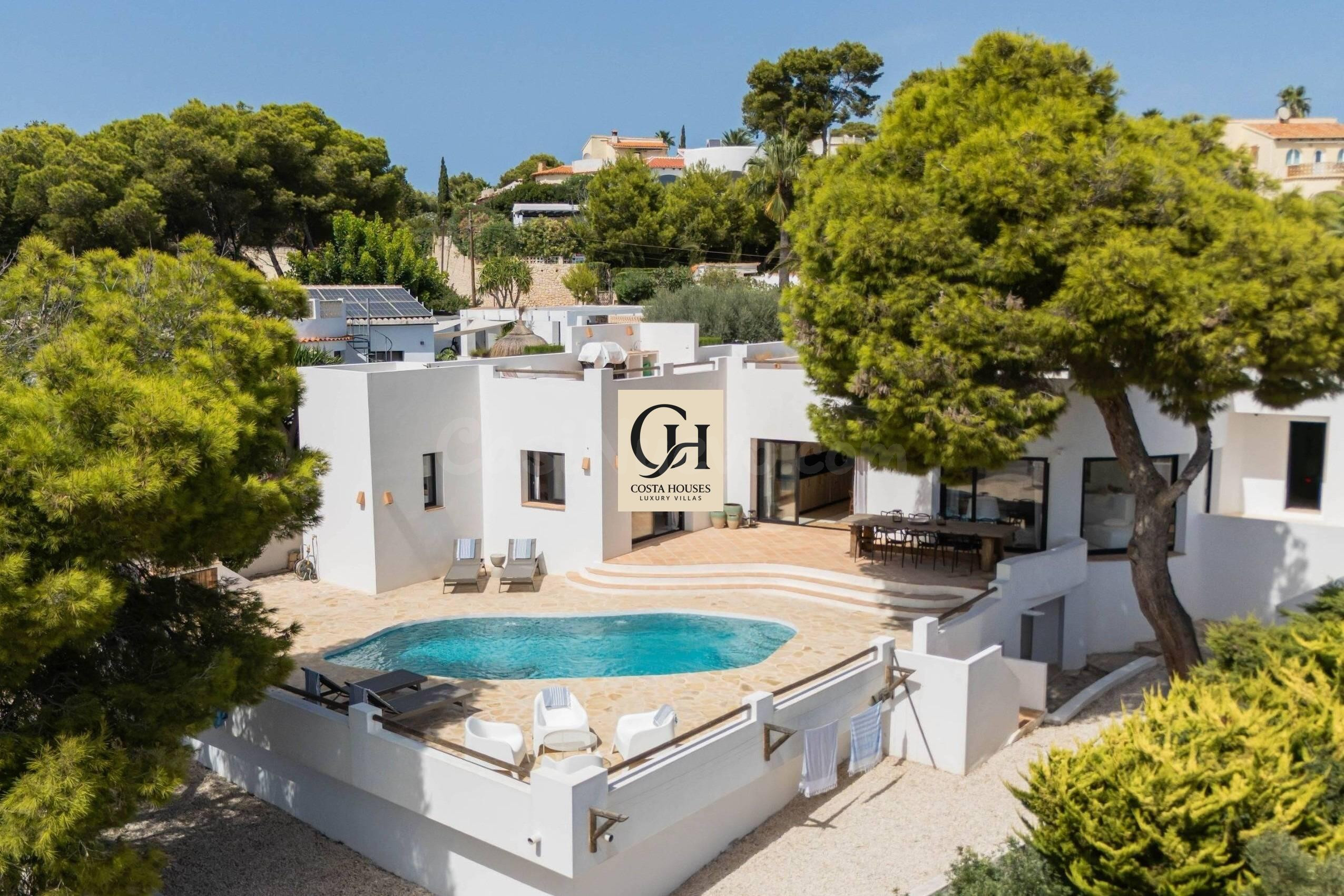 VILLA SOLENNE · LUZ, MAR Y VIDA MEDITERRANEA CON APARTAMENTO