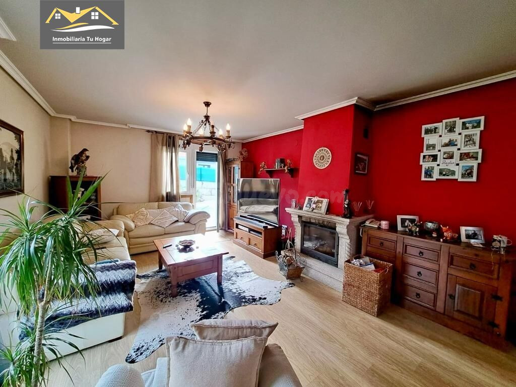 SE VENDE FANTÁSTICO CHALET A 5 KM (CUATRO MINUTOS) DEL CENTR