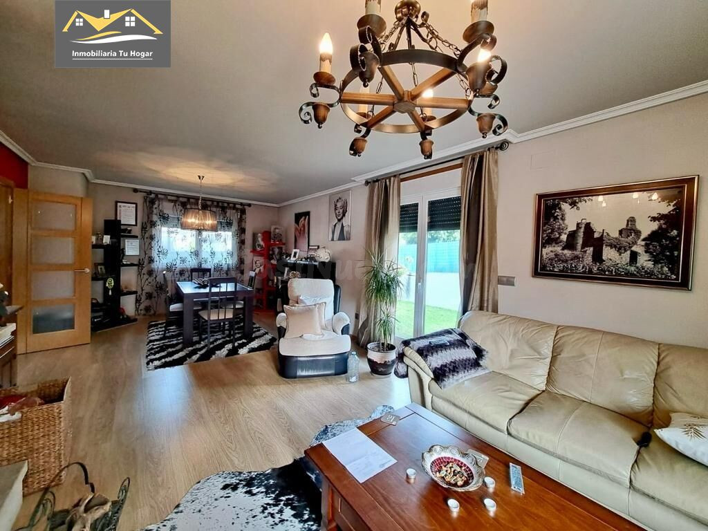SE VENDE FANTÁSTICO CHALET A 5 KM (CUATRO MINUTOS) DEL CENTR - foto 5