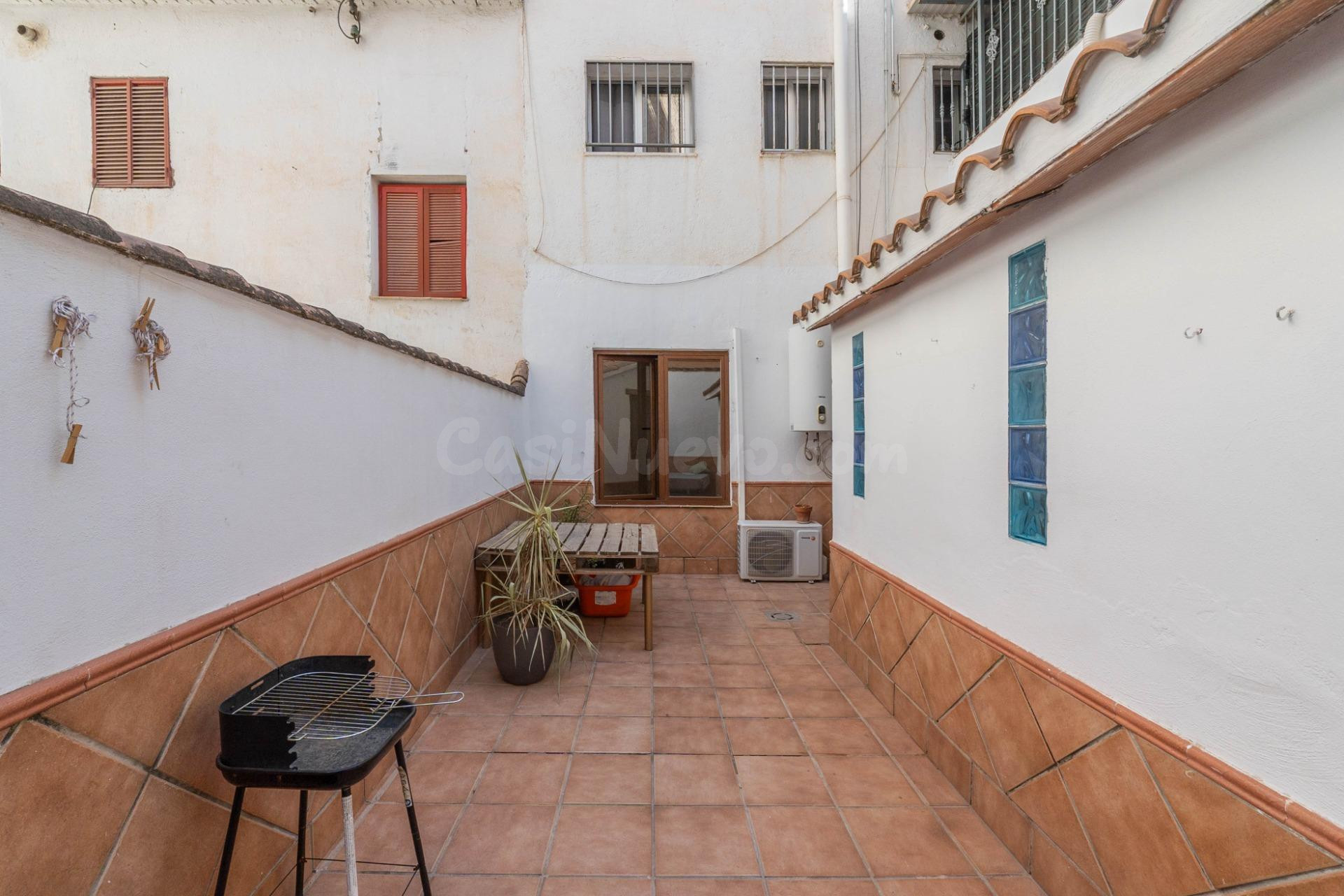 Piso luminoso y acogedor con patio de 20 m2 en el Zaidín - foto 5