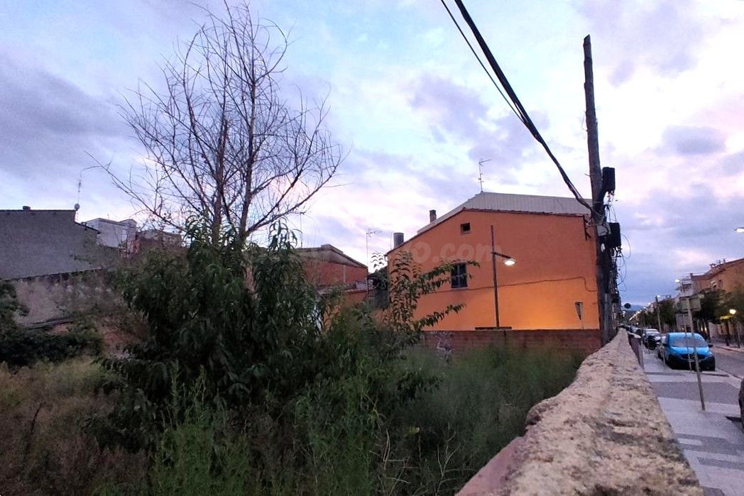 SOLAR RESIDENCIAL EN SALT - foto 4