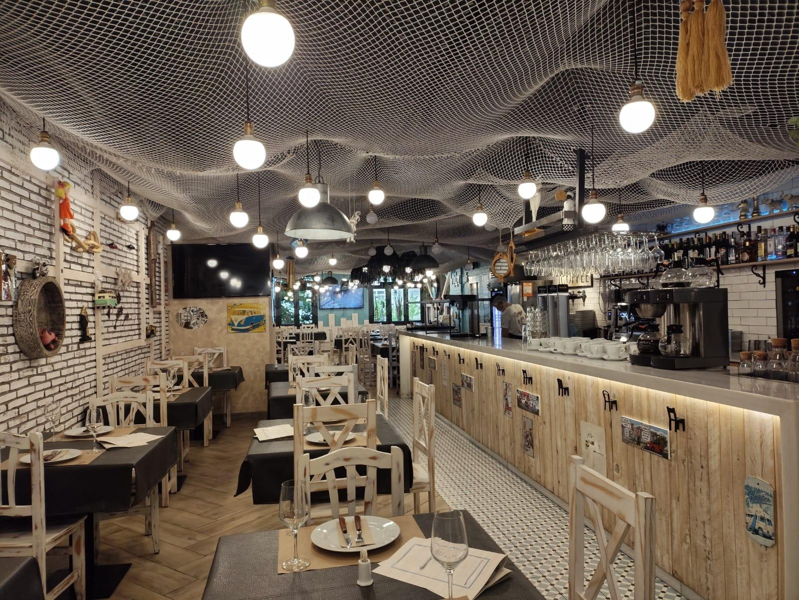SE VENDE RESTAURANTE A PLENO RENDIMIENTO (CON INQUILINO SOLV