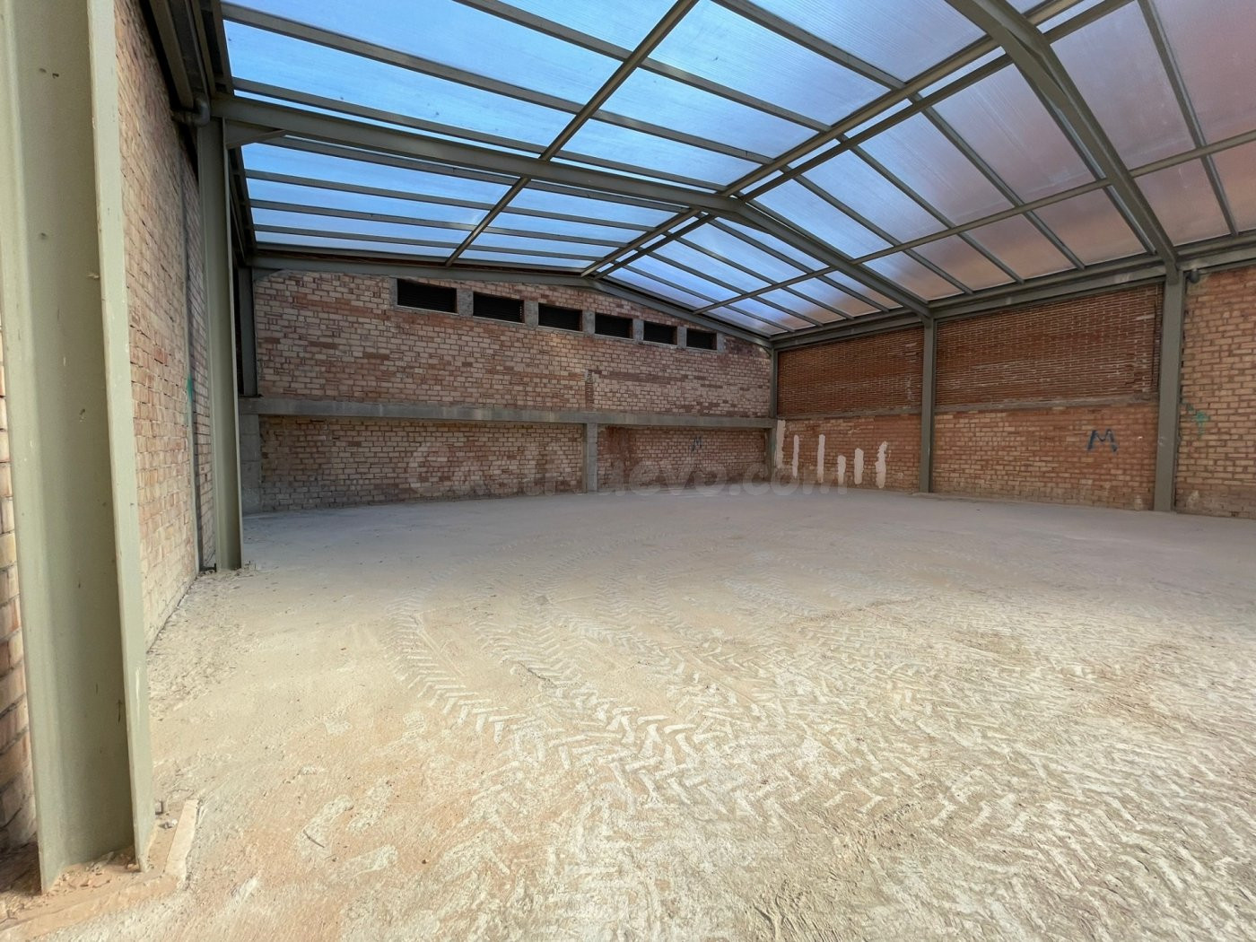 LOCAL COMERCIAL DE 406 m2 JUNTO A PARQUE ALMUNIA - foto 2
