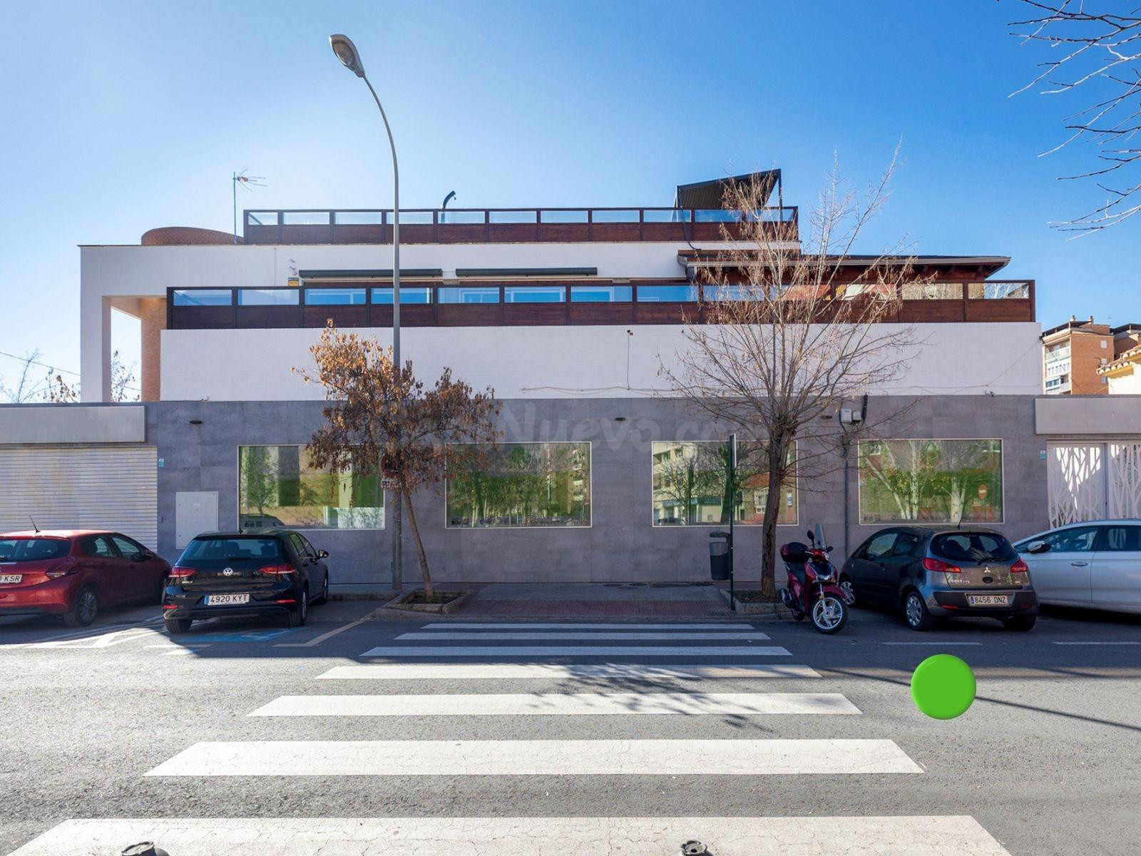 LOCAL COMERCIAL DE 268 m2 CON PATIO, VESTUARIOS Y CLIMATIZAC