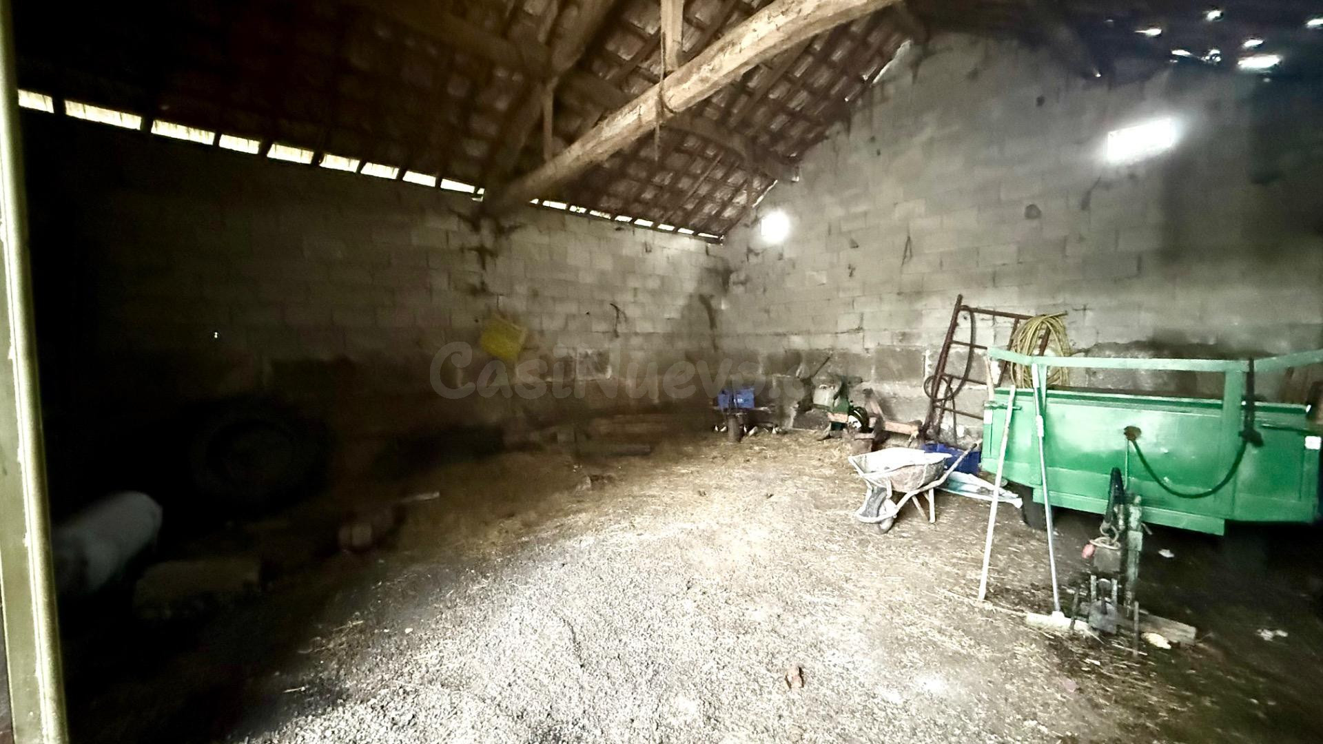 Descubre esta encantadora casa de piedra en venta, una joya  - foto 5