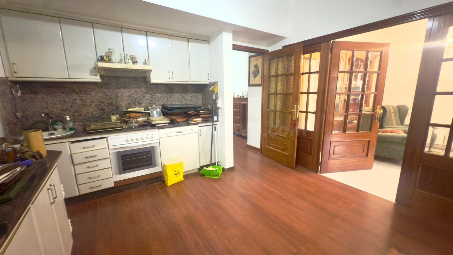 ¡Descubre tu nuevo hogar en este espectacular piso reformado - foto 2