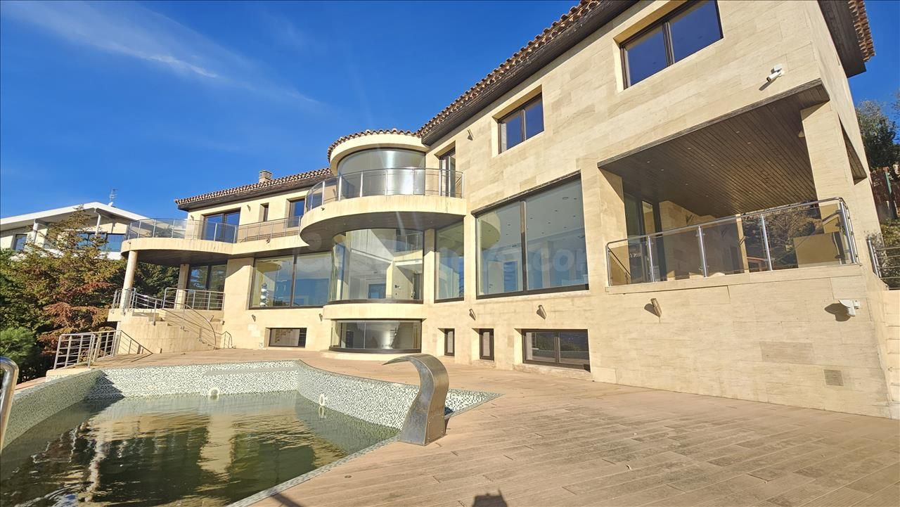 EXCLUSIVA VILA EN MAS NOU (CASTELL-PLATJA D'ARO)