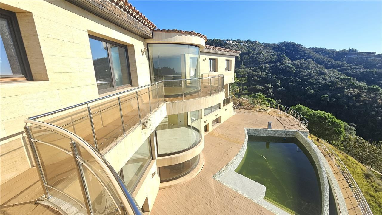 EXCLUSIVA VILA EN MAS NOU (CASTELL-PLATJA D'ARO) - foto 2