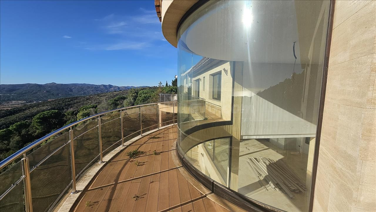 EXCLUSIVA VILA EN MAS NOU (CASTELL-PLATJA D'ARO) - foto 3