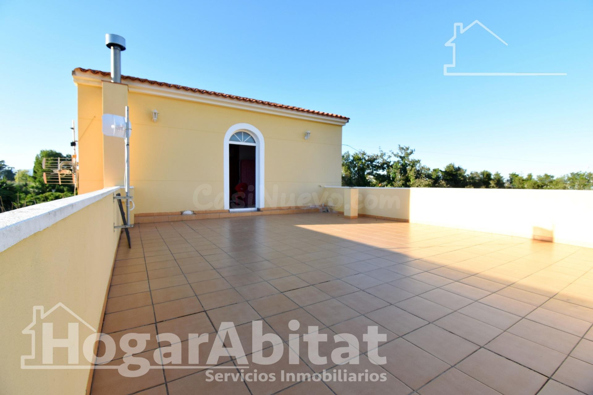 ¡MAGNÍFICO CHALET! AMPLIO CON PISCINA, TERRAZA Y GARAJE - foto 3