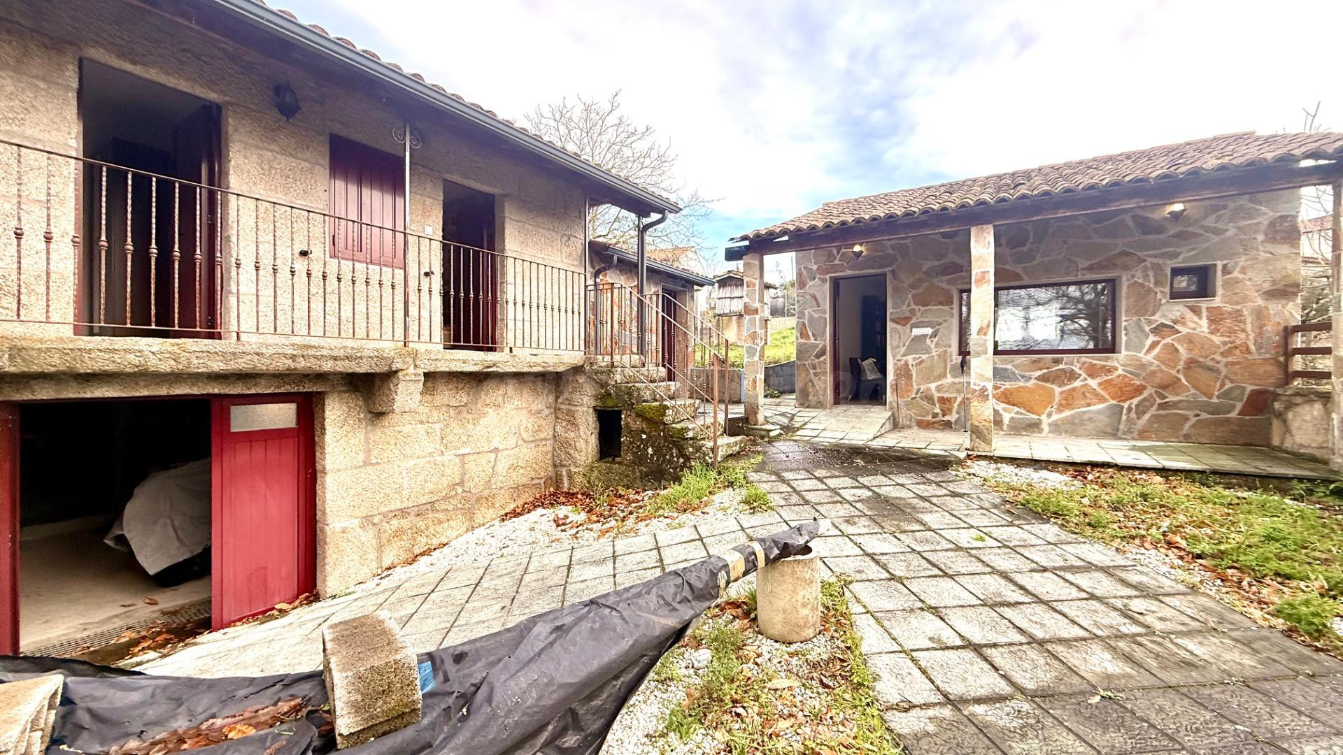 Se vende cerca de Allariz esta encantadora casa ideal para v