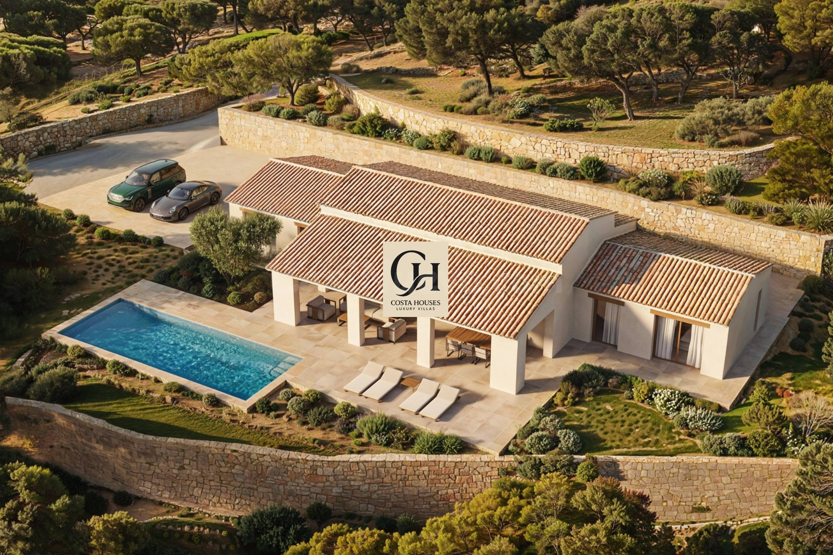 VILLA SERRALLONGA · GRAN PARCELA, PRIVACIDAD Y ESENCIA MEDIT