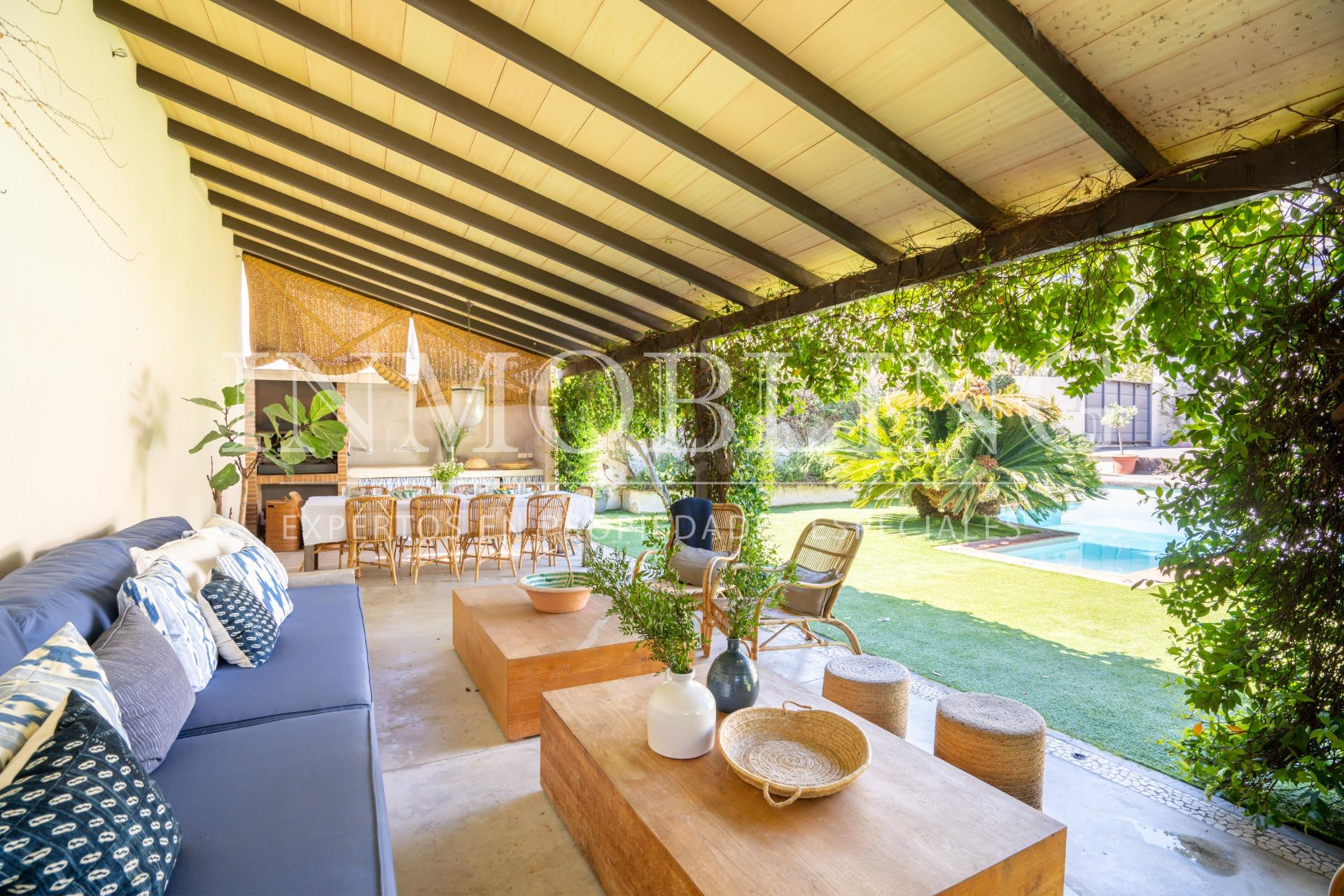 Encanto, comodidad, amplitud, ubicación... ¡esta casa lo tie - foto 2