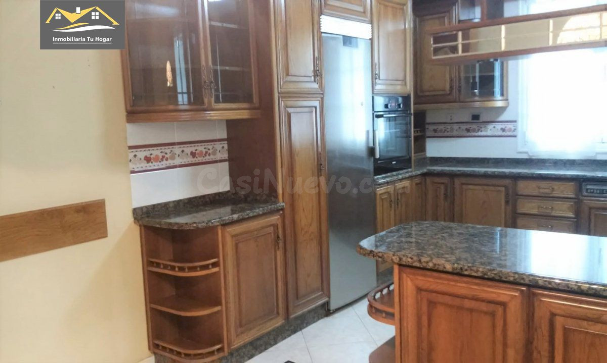 SE VENDE AMPLIO CHALET CON 3.000M DE PARCELA Y PISCINA A 10M - foto 3
