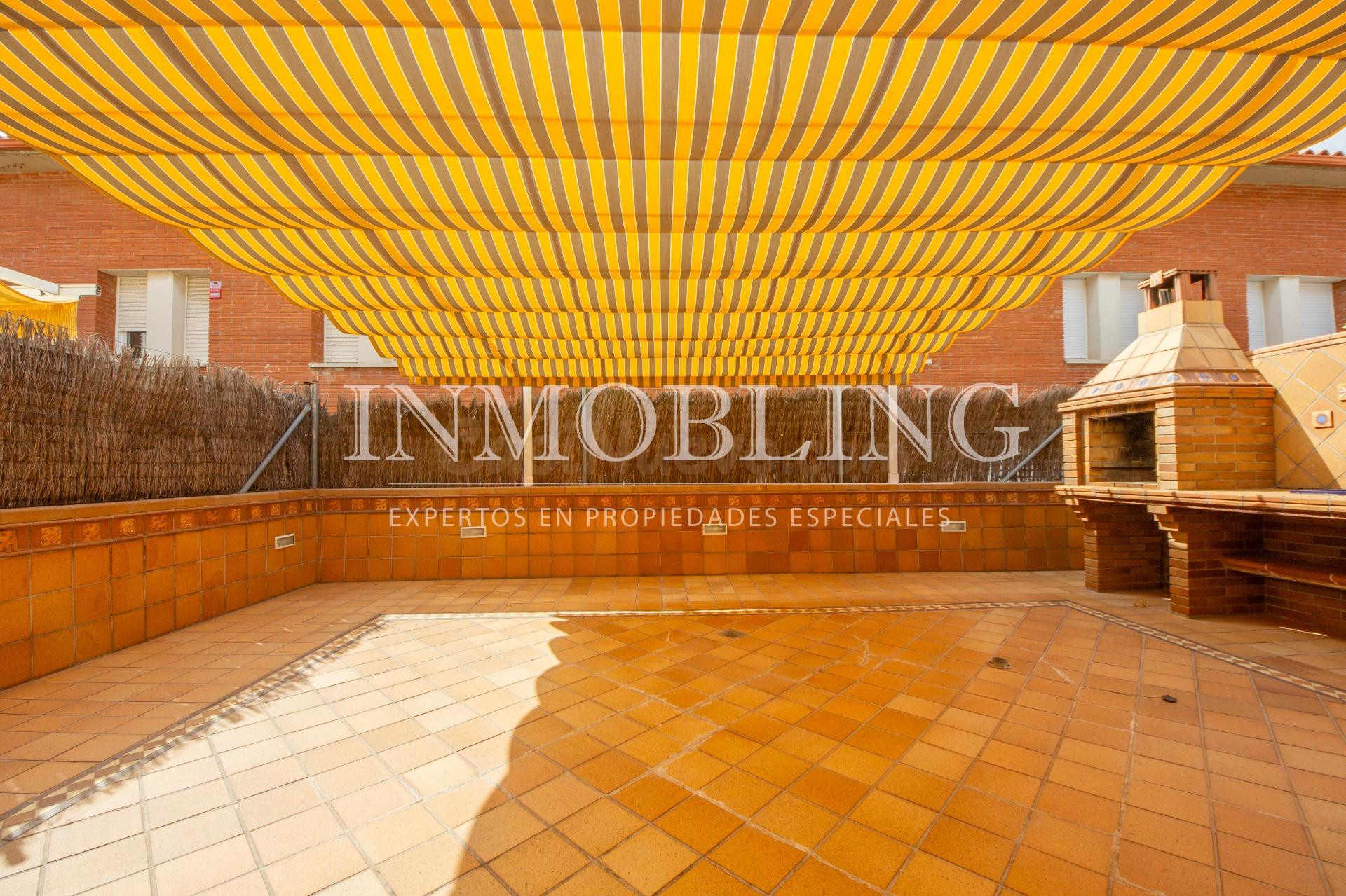 Casa adosada en alquiler con patio y bbq