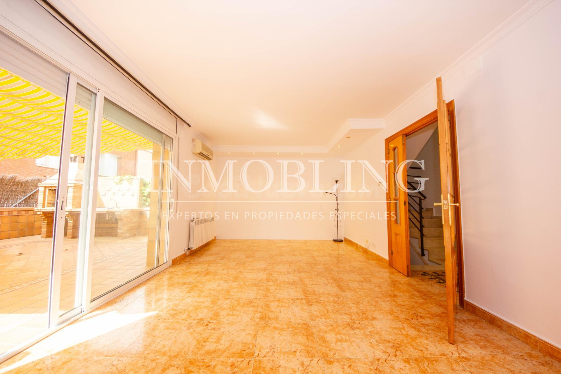 Casa adosada en alquiler con patio y bbq - foto 3