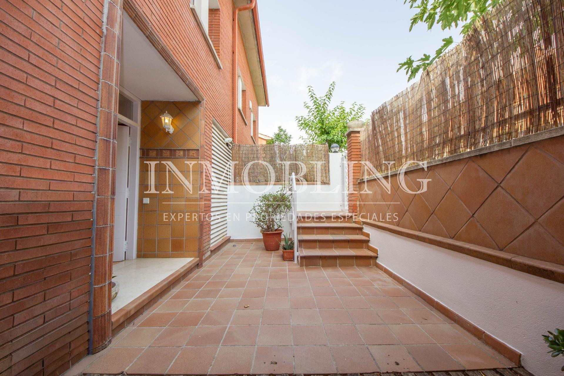 Casa adosada en alquiler con patio y bbq - foto 4