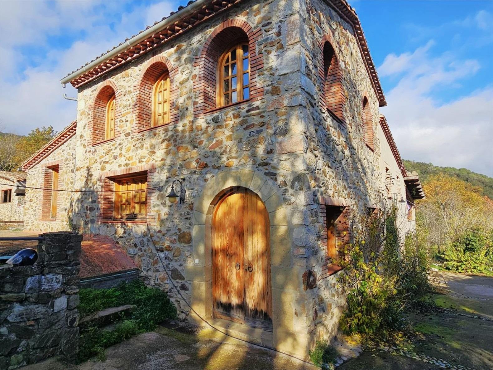 FINCA RÚSTICA CON MASÍA Y SANTUARIO EN AMER (GIRONA) - foto 2
