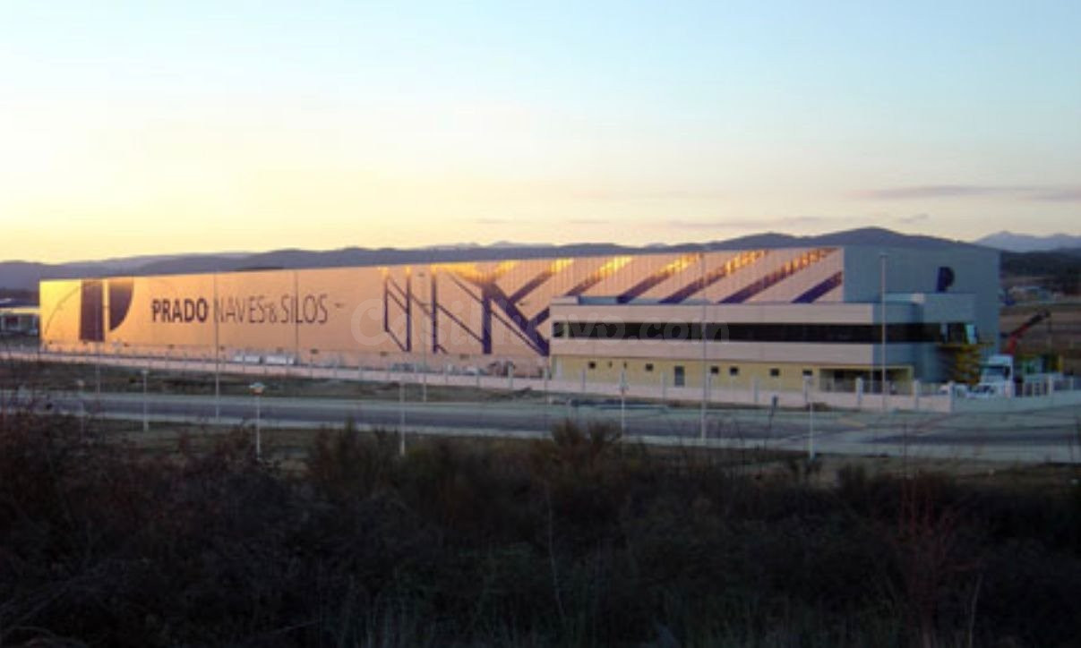 SE VENDE NAVE EN EL POLIGONO INDUSTRIAL DE CUBILLOS  DEL SIL - foto 2