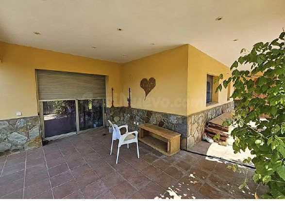 Casa a reformar con jardín y piscina en Can Carbonell - foto 2