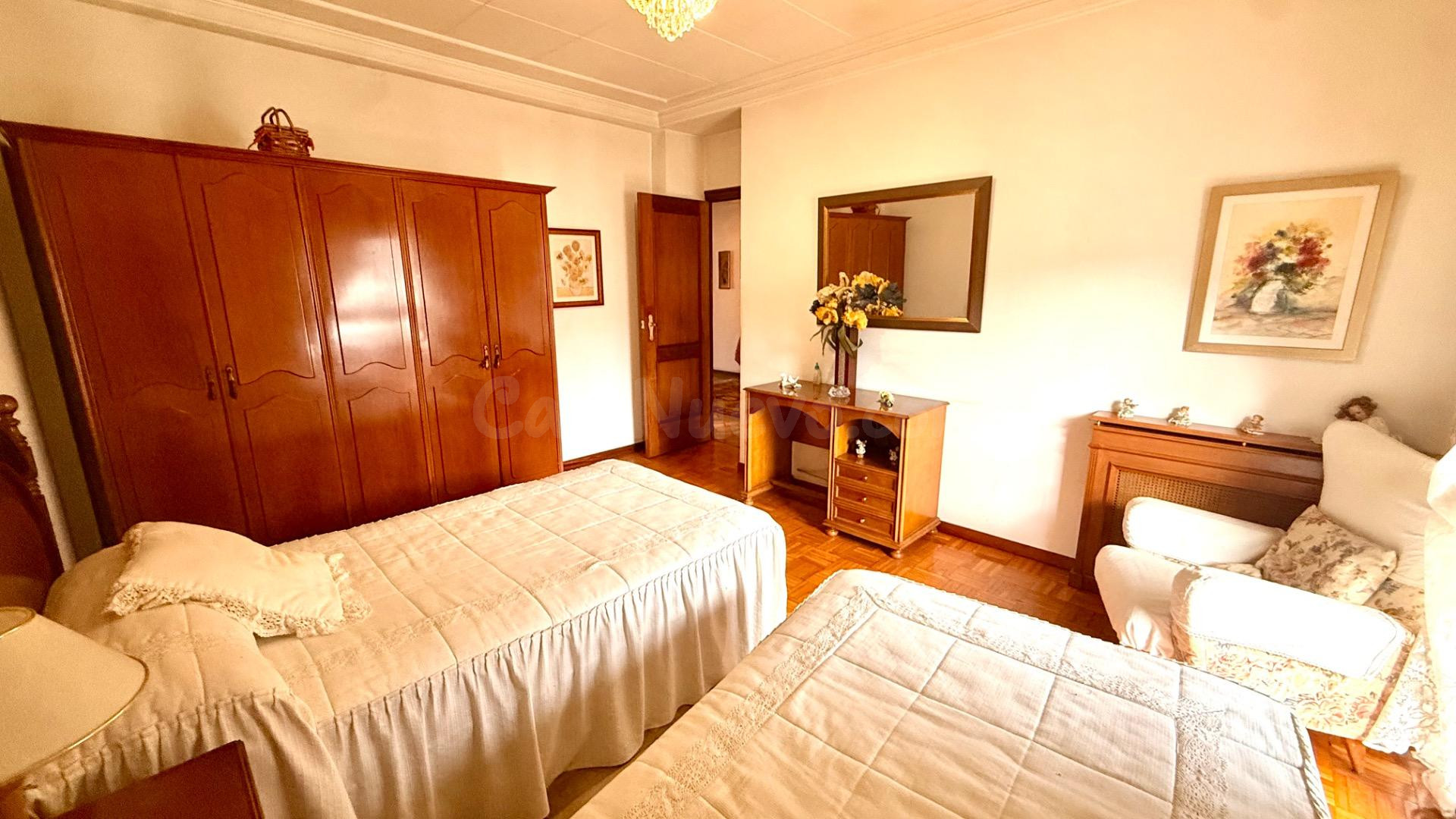 Piso Amplio y Luminoso en el Corazón de la Ciudad 3 habitaci - foto 2