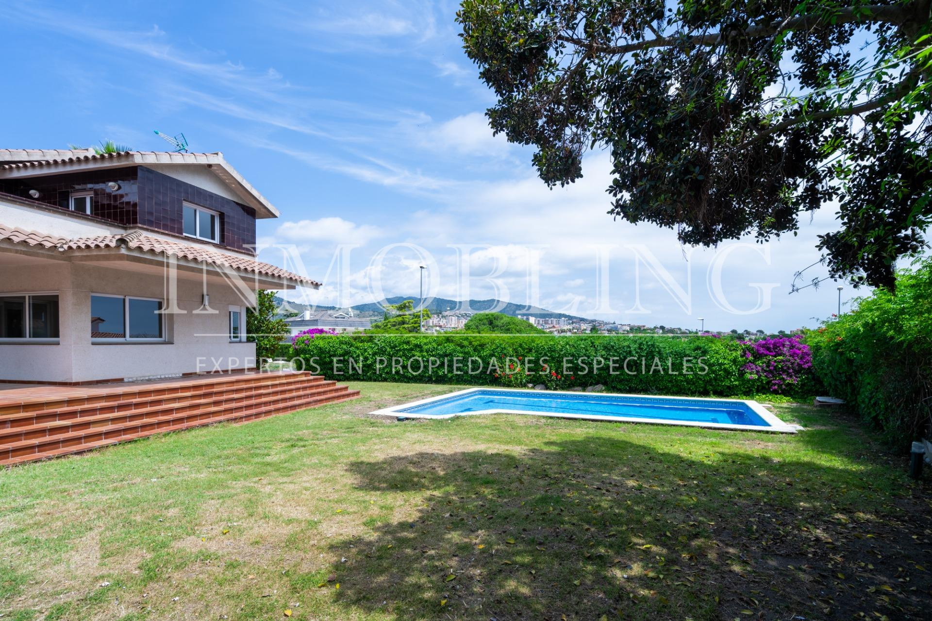 Casa independiente con piscina en Can Teixidó - foto 2