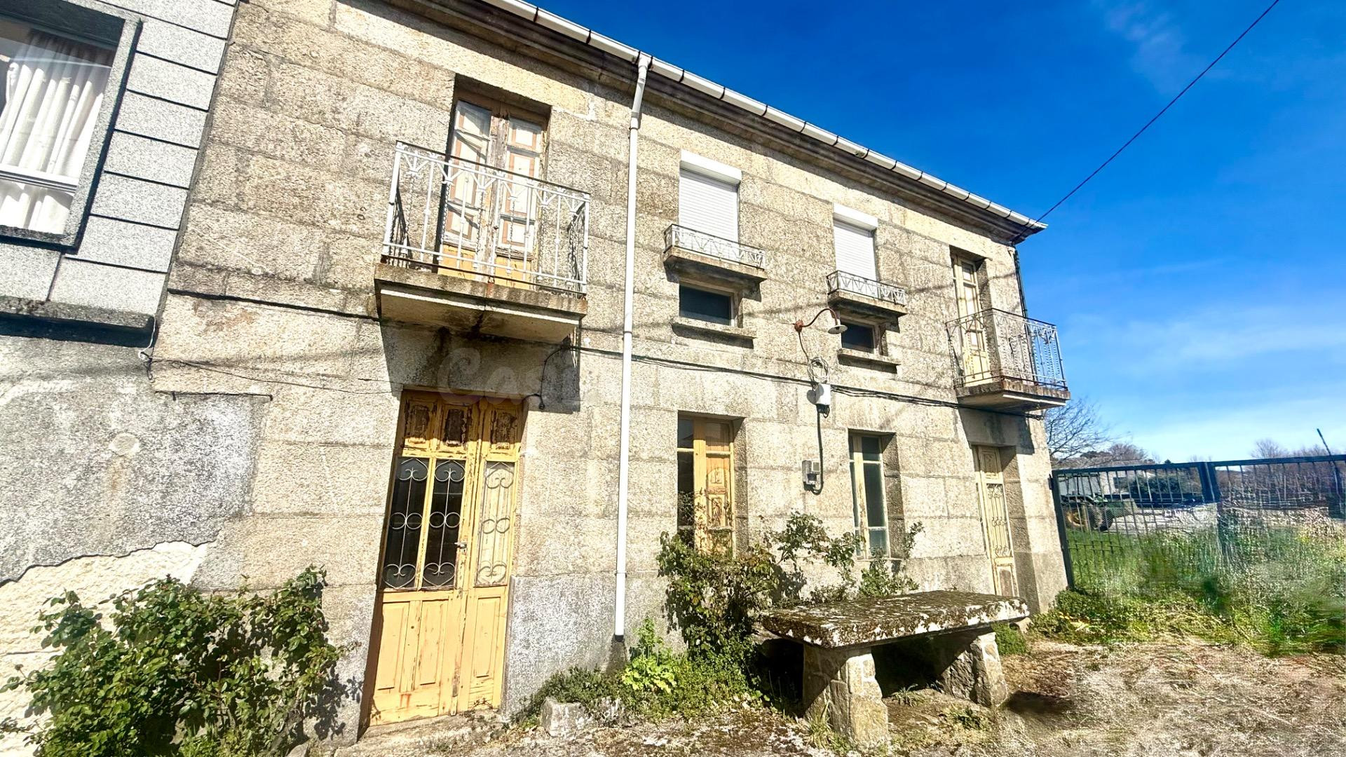 Casa Independiente de piedra con Potencial Único en Venta - foto 2