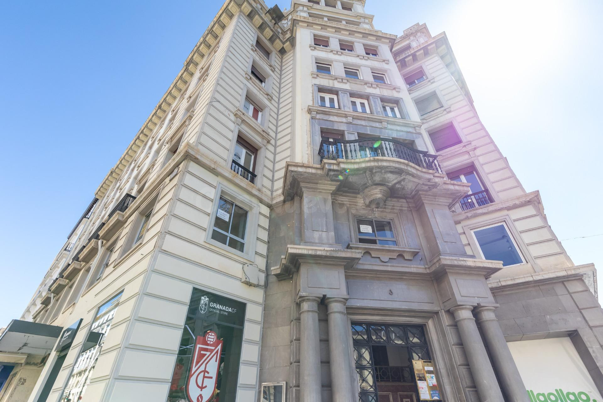 ✨ Oficina en alquiler en el centro de Granada – Amplia, lumi