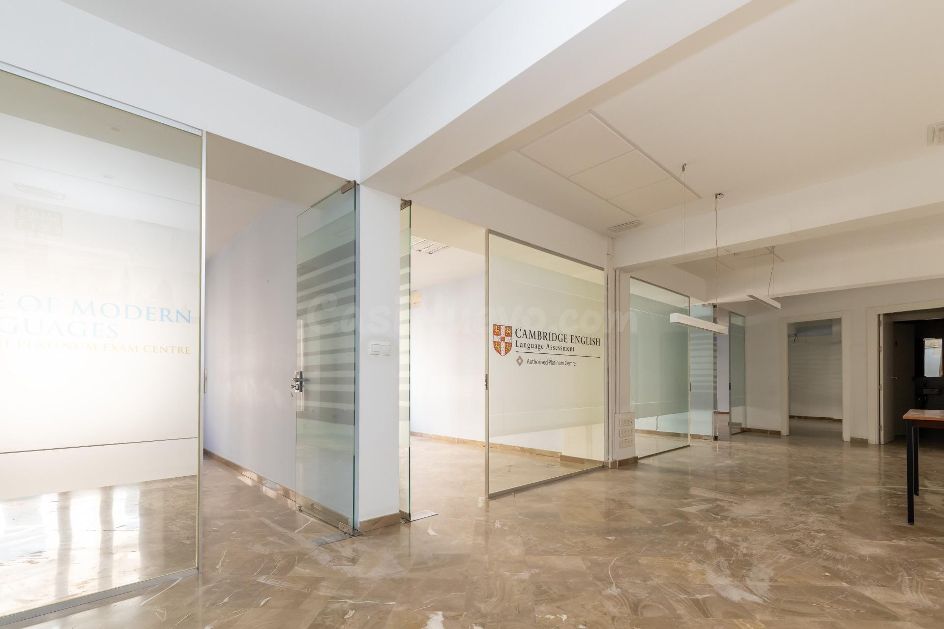 ✨ Oficina en alquiler en el centro de Granada – Amplia, lumi - foto 2