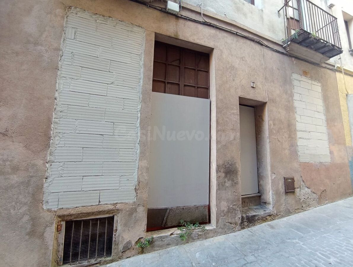 Edificio en venta en el casco antiguo de Olot - foto 2