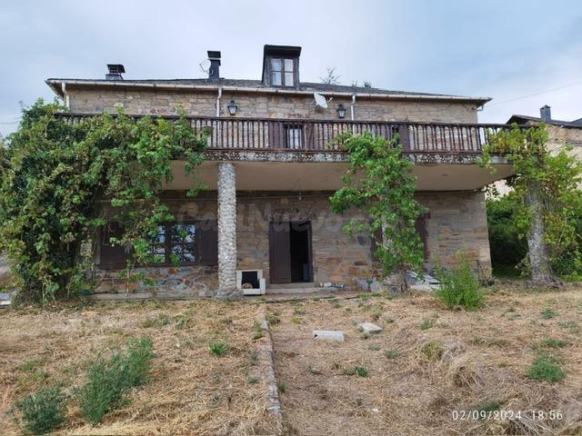 SE VENDE CASA CON 5000 METROS DE TERRENO