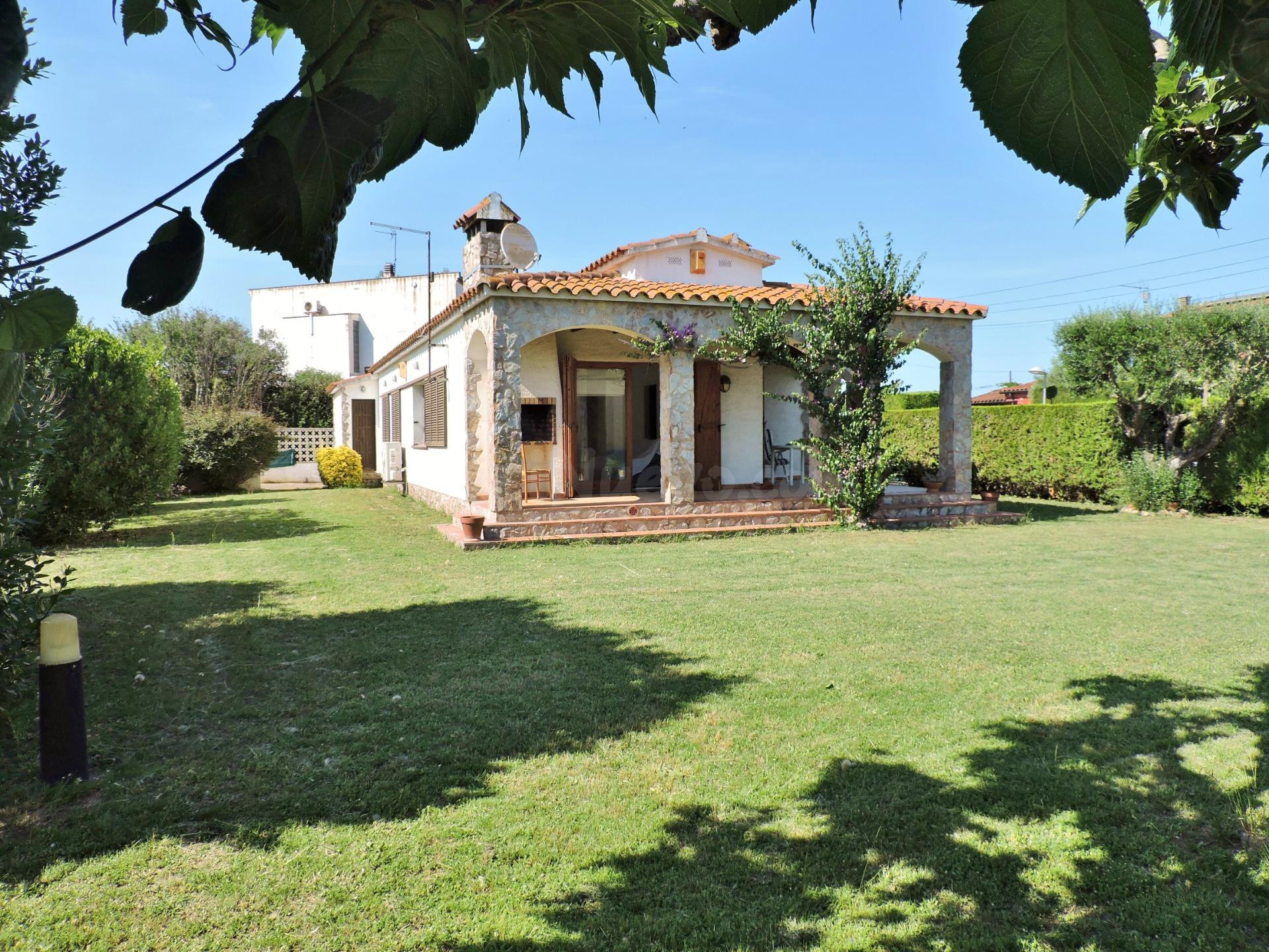 Chalet con jardín en Mas Gros - Ventalló - foto 5