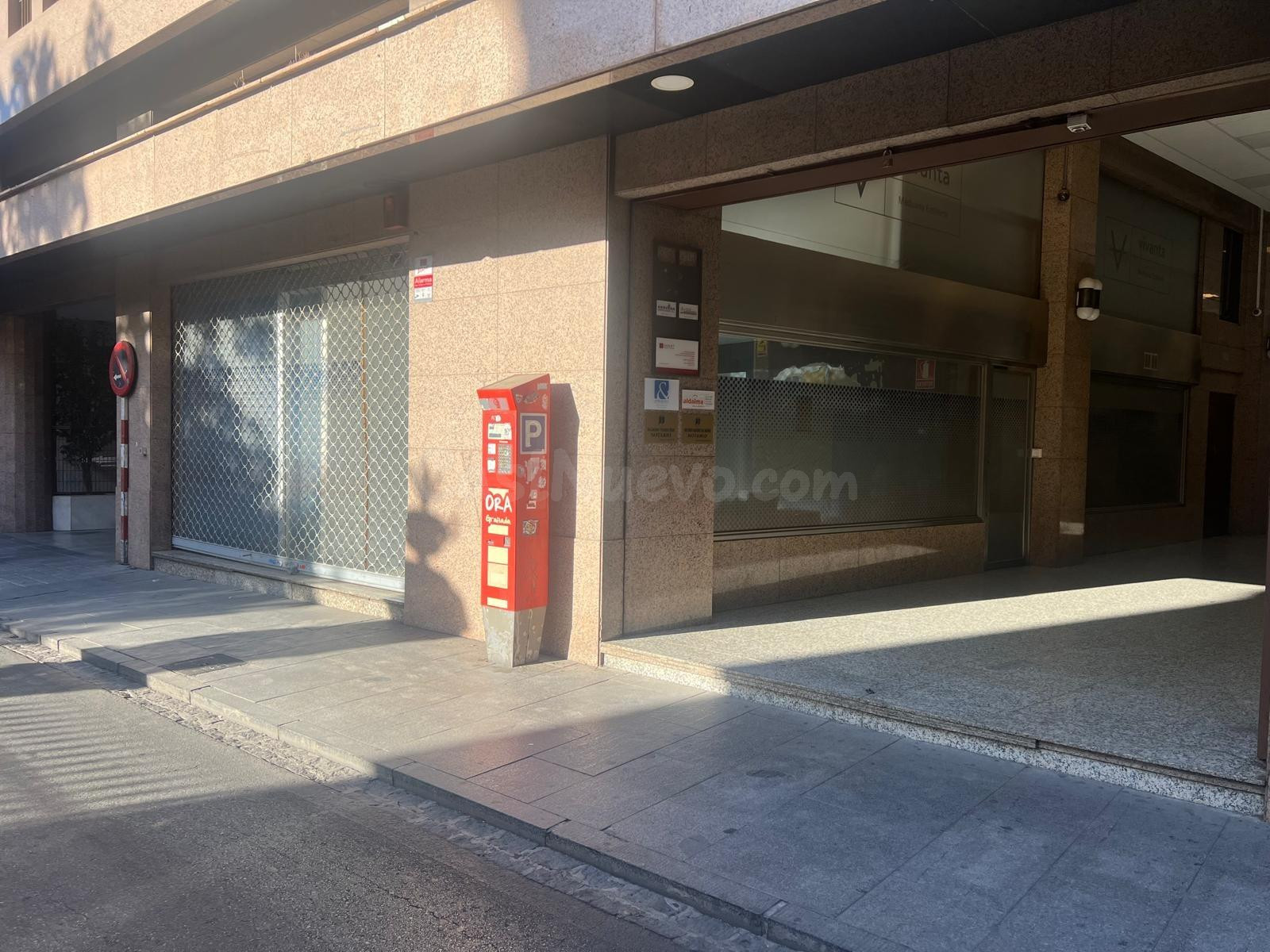 Local muy comercial en Calle Recogidas.