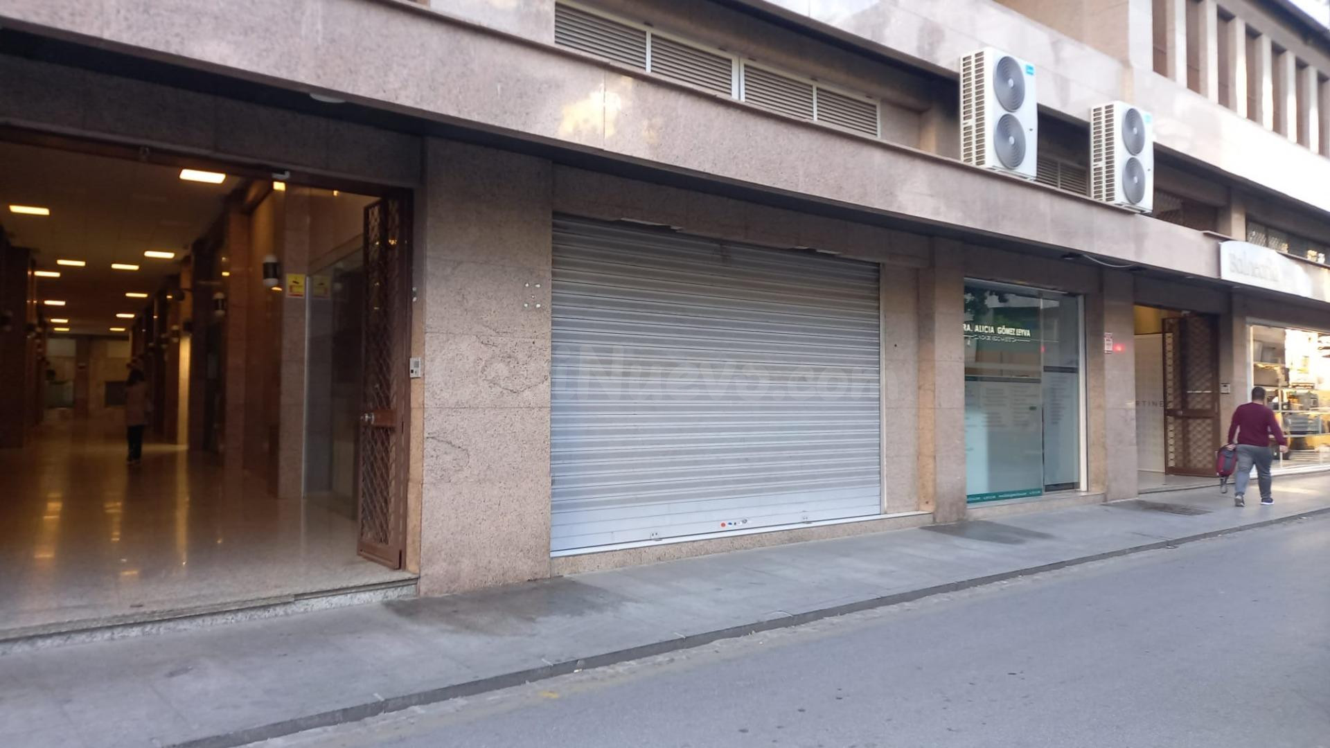 Local muy comercial en Calle Recogidas. - foto 2