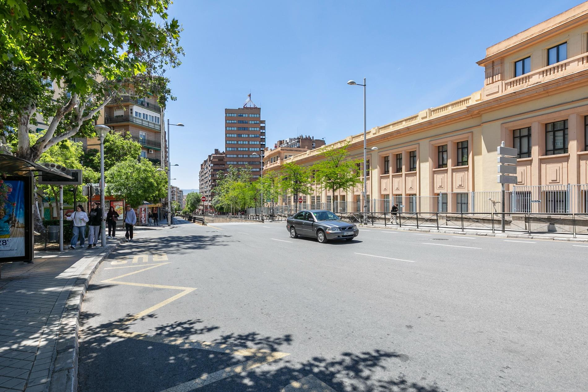 Garaje 674m² en venta - Constitucion - foto 2
