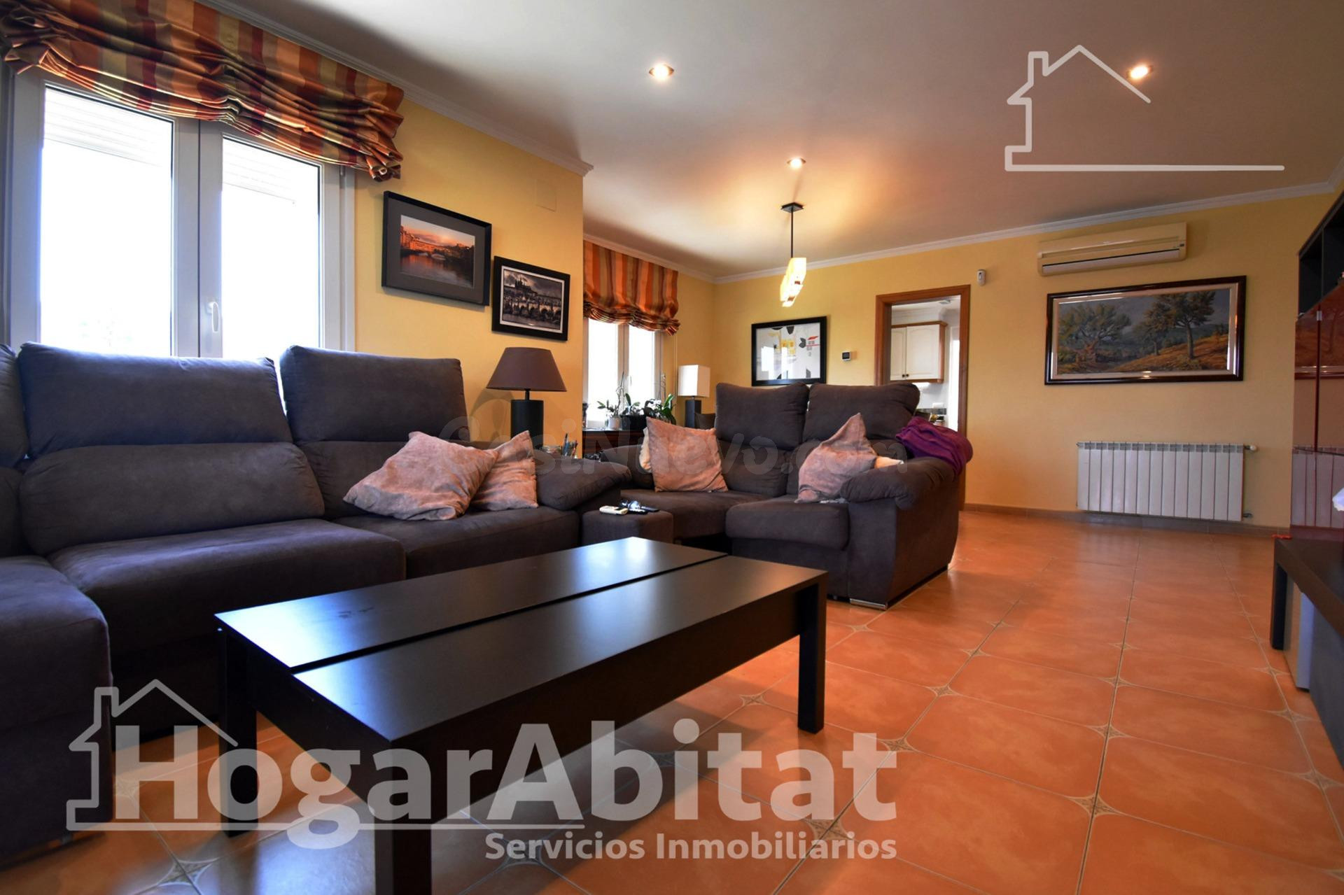 EXCLUSIVA VILLA MEDITERRÁNEA CON AMPLIO JARDÍN, GARAJE, PISC - foto 5