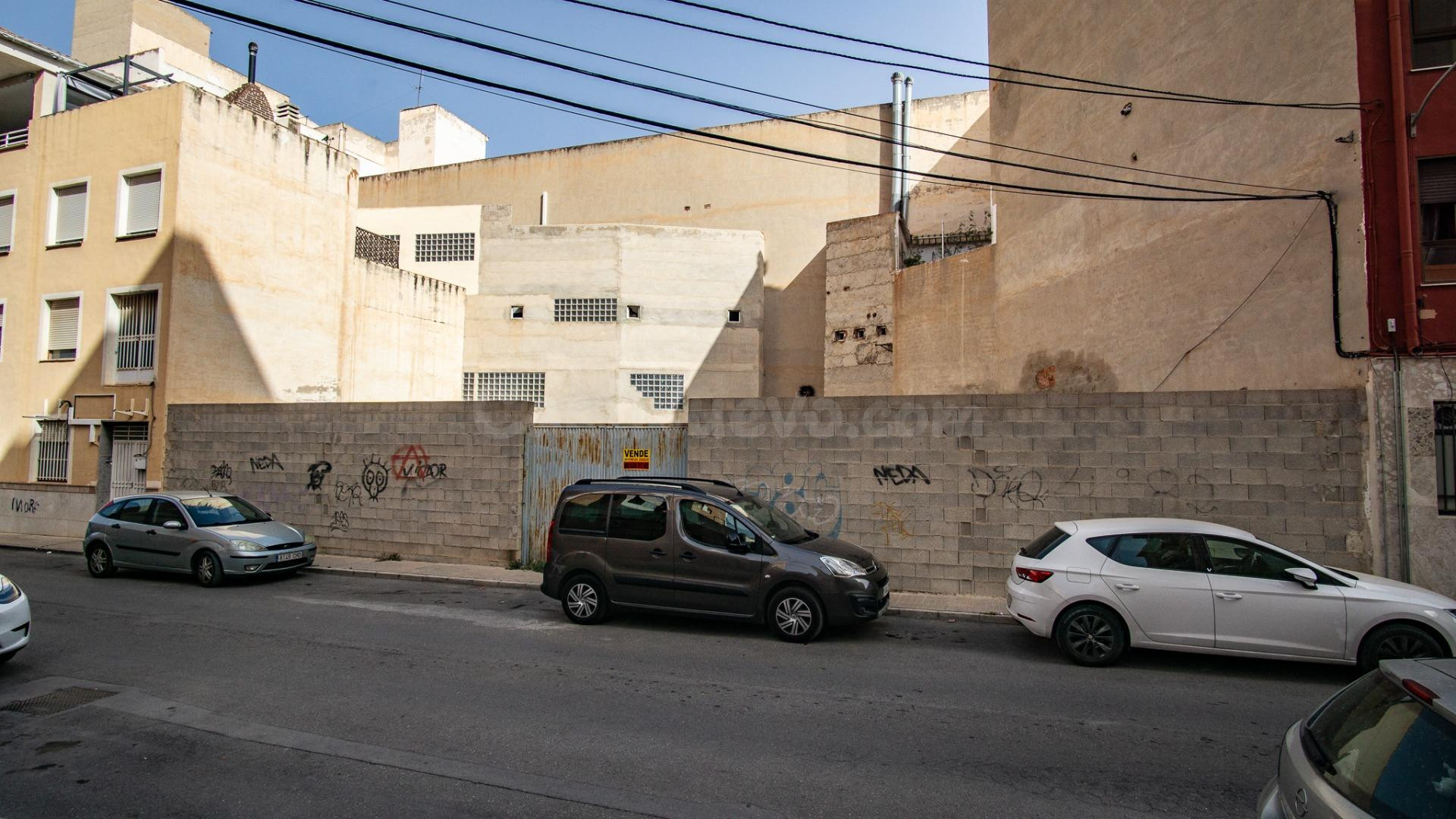 Suelo urbano sin edificar ideal para hacer viviendas