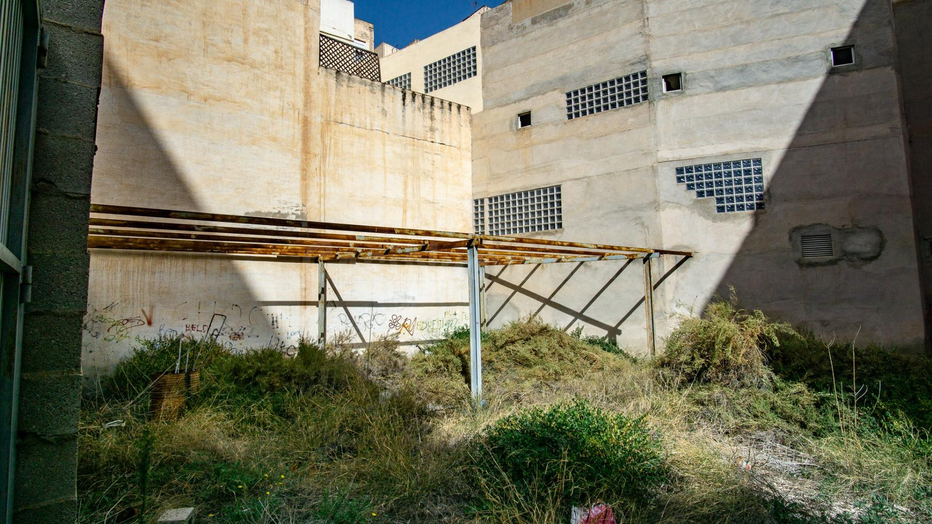 Suelo urbano sin edificar ideal para hacer viviendas - foto 2