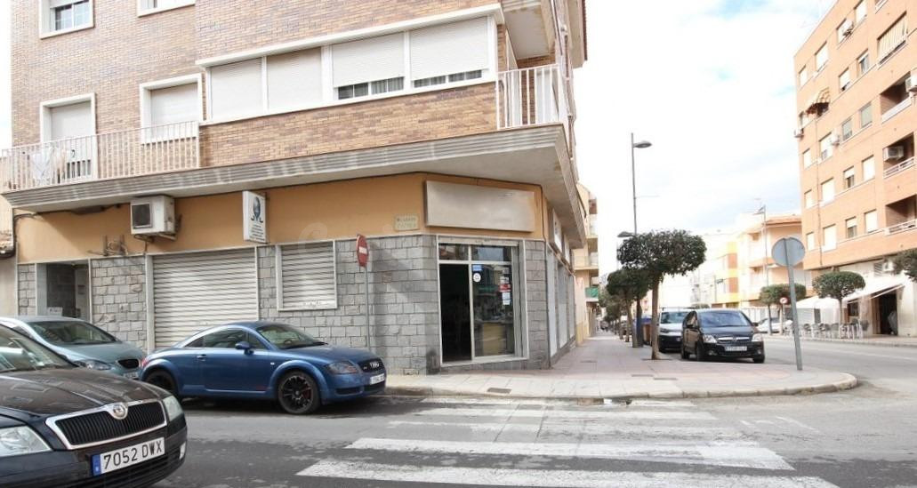 LOCAL COMERCIAL EN AVENDIA DE MADRID. - foto 3