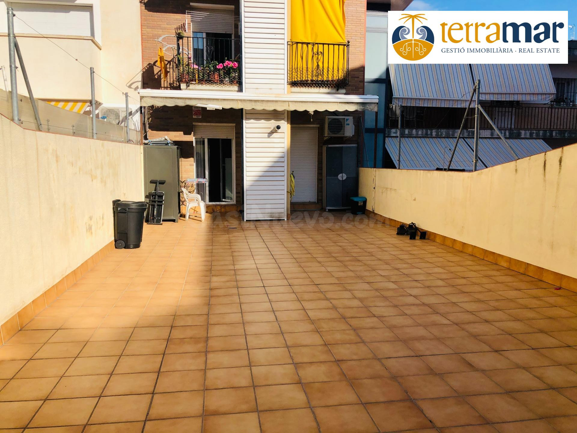 PLANTA BAJA CON AMPLIA TERRAZA EN CASTELLDEFELS PUEBLO - foto 4